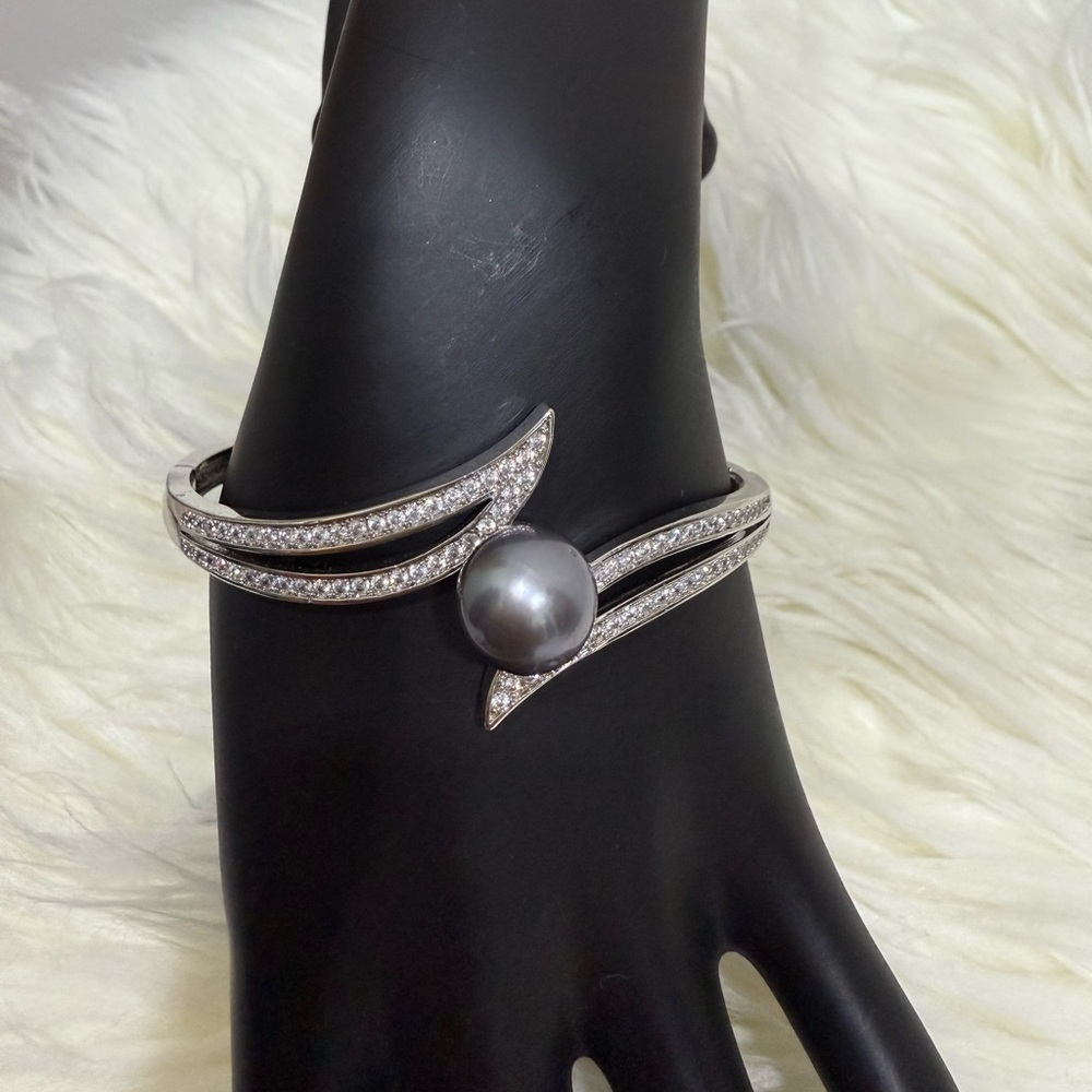 Elegant Platinum with South Sea Pearl in Vermeil Setting